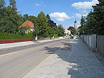 In Aichach radeln wir über die Bahnhofstraße...