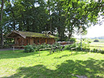 ...und der Biergarten im Schloßpark Kühbach