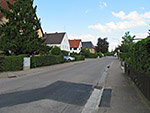 Über die Schulstraße verlassen wir Aichach...