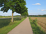 Nach Motzenhofen folgen wir ein Stück der Staatsstraße