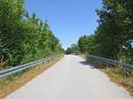 ...und radeln über die B471...
