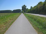 Von Garching folgen wir dem Radweg...