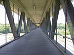 ...und überqueren über die Großhesseloher Brücke...