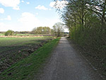 ...und radeln am Nordrand des Schwabener Sportparks...