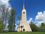 Der historische Kirchturm in Jakobsbaiern