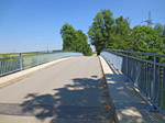 ...und erreichen eine Brücke, ...