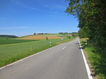 ...und folgen der Landstraße mit kleineren Auf und Abs...