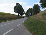 ...und zu einer Landstraße