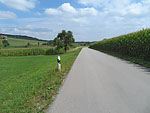 ...und folgen der Teerstraße...