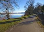 ...und folgen dem Uferweg nach rechts...