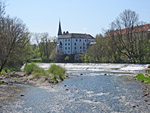 Die Traun mit dem Schloss Pertenstein