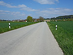 Wir folgen der Straße immer geradeaus