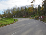 In dieser Kurve verlassen wir die Landstraße nach rechts...