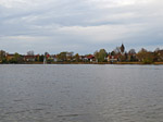 Blick über den Weßlinger See zum Ortskern von Weßling